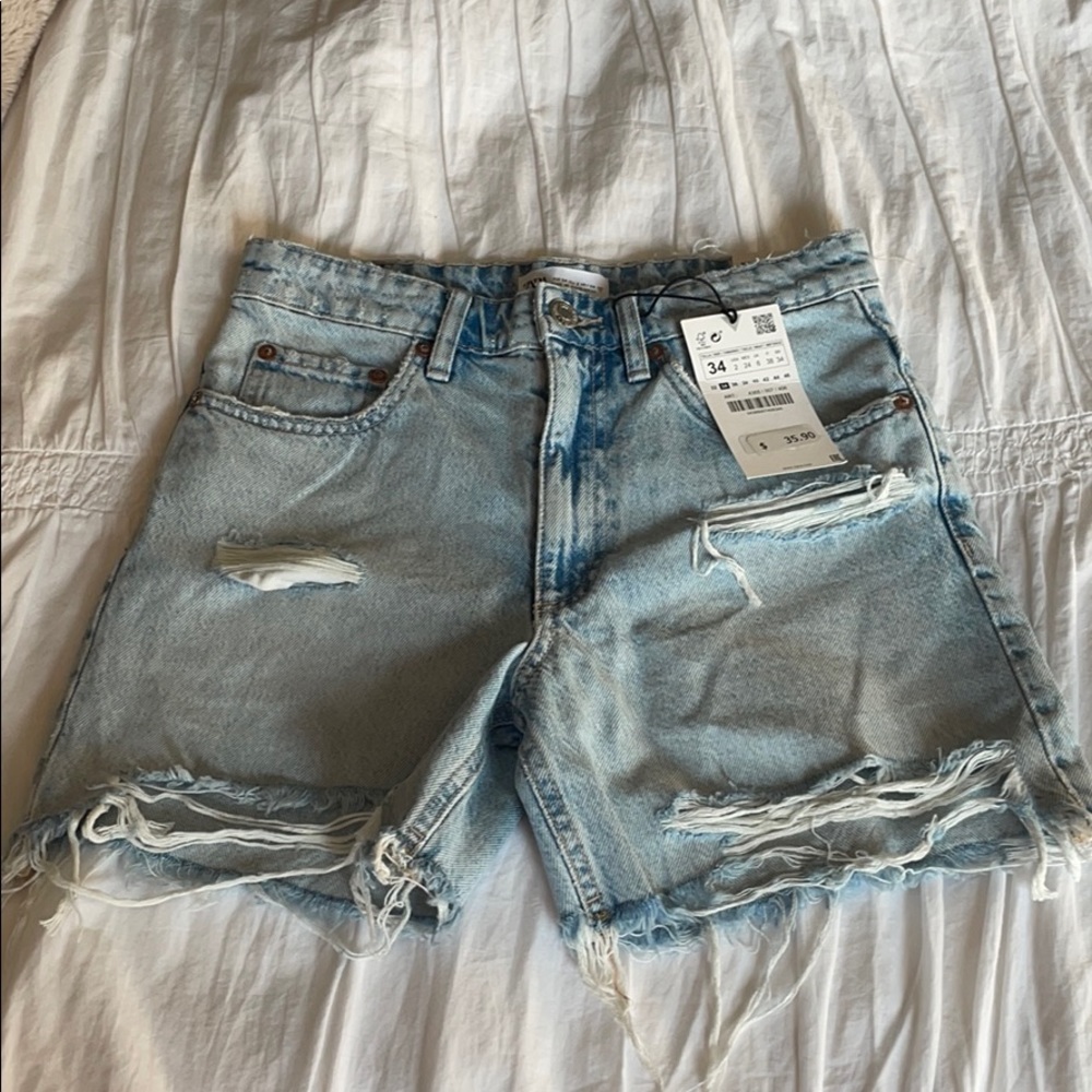 Zara Relaxed ripped mid rise shorts